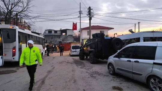 Bakan Soylu'nun yönettiği operasyonda gözaltına alınan şüpheliler sağlık kontrolünden geçiriliyor