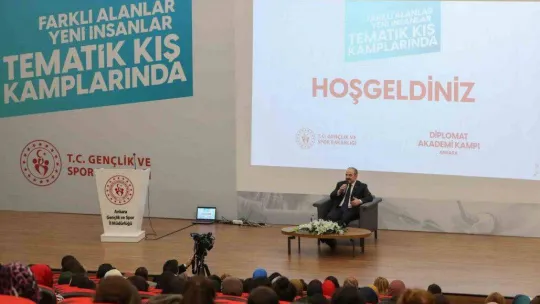 Bakan Varank 'Diplomat Akademi Kampı'na katıldı