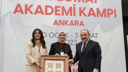 Bakan Varank 'Diplomat Akademi Kampı'na katıldı