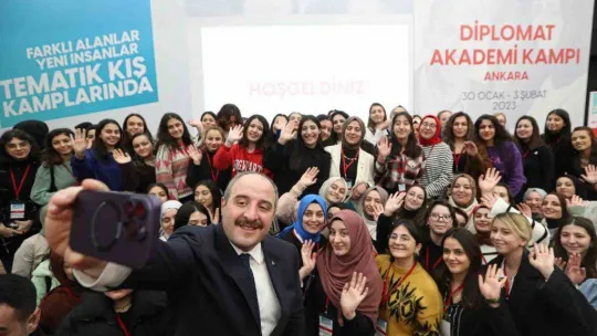 Bakan Varank 'Diplomat Akademi Kampı'na katıldı
