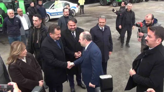 Bakan Varank, Balıkesir'de fabrikaları inceledi