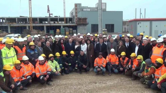 Bakan Varank, Balıkesir'de fabrikaları inceledi