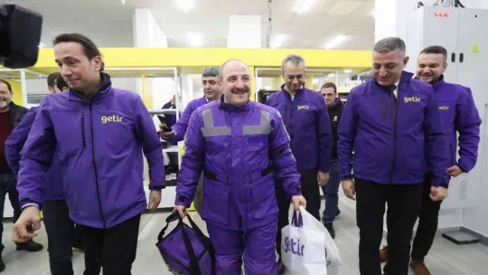 Bakan Varank'ın motosikletli yılbaşı mesaisi