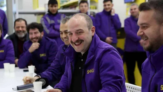 Bakan Varank'ın motosikletli yılbaşı mesaisi