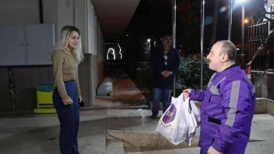 Bakan Varank'ın motosikletli yılbaşı mesaisi