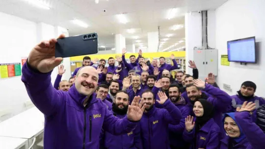 Bakan Varank'ın motosikletli yılbaşı mesaisi