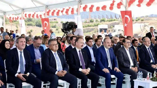 Bakan Varank ve Dönmez, Bilecik'te 160 milyon dolarlık yatırımı olan fabrikanın temelini attı