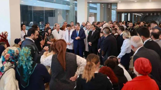 Bakanlar İstanbul'da tedavileri süren 6 madenciyi ziyaret etti