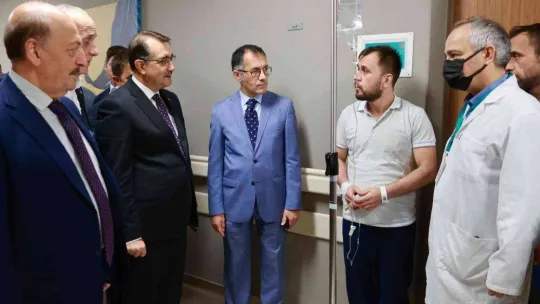 Bakanlar İstanbul'da tedavileri süren 6 madenciyi ziyaret etti