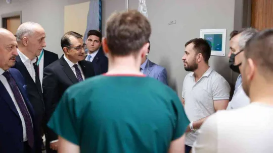 Bakanlar İstanbul'da tedavileri süren 6 madenciyi ziyaret etti