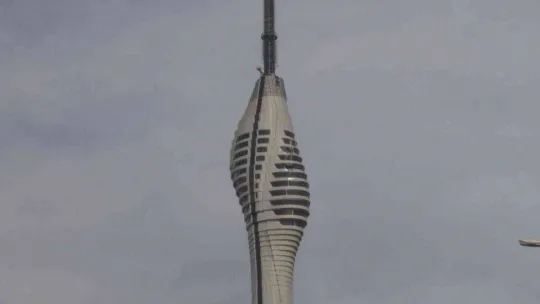 Bakım sonrası vinçten parça düşmesi sonucu Çamlıca Kulesi'nin dış cephesinde hasar oluştu