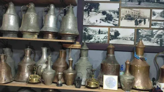 Bakır koleksiyoncusu...Ziyaretçilerini geçmişe götürüyor