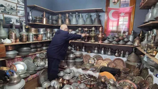 Bakır koleksiyoncusu...Ziyaretçilerini geçmişe götürüyor