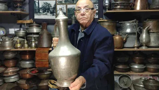 Bakır koleksiyoncusu...Ziyaretçilerini geçmişe götürüyor