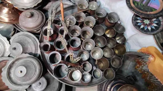 Bakır koleksiyoncusu...Ziyaretçilerini geçmişe götürüyor