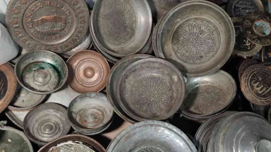 Bakır koleksiyoncusu...Ziyaretçilerini geçmişe götürüyor