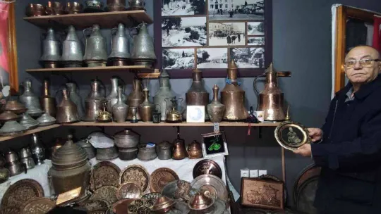 Bakır koleksiyoncusu...Ziyaretçilerini geçmişe götürüyor