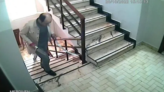 Bakırköy'de elinde kılıç ve satırla insanlara saldıran avukat gözaltına alındı