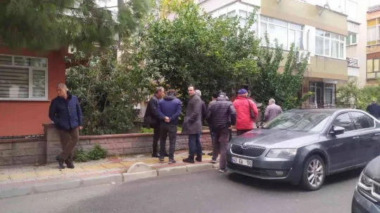 Bakırköy'de tamir için çıktığı çatıdan düşen şahıs hayatını kaybetti