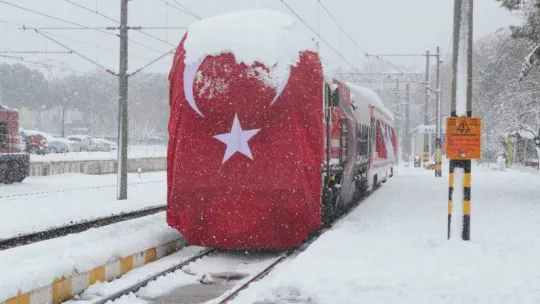 Balıkesir Ata'sını karla karşıladı