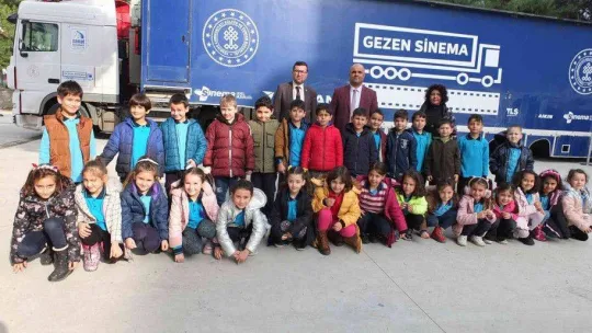 Balıkesir'de 'Gezen Sinema' çocuklarla buluştu