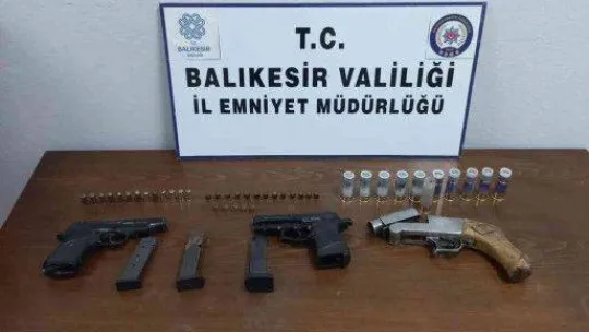 Balıkesir'de 37 aranan şahıstan 20'si tutuklandı