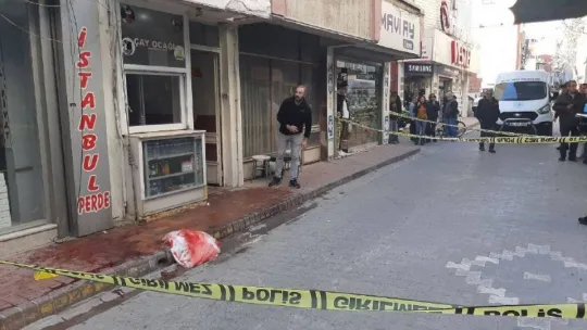 Balıkesir'de cadde ortasında bıçaklı kavga: 1 ölü, 1 yaralı