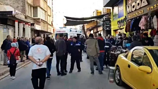 Balıkesir'de cadde ortasında bıçaklı kavga: 1 ölü, 1 yaralı