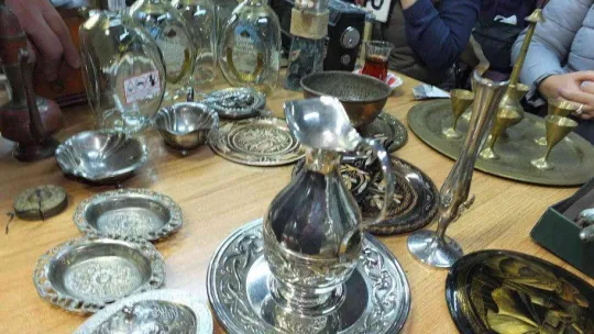 Balıkesir'de eski eşya meraklıları mezatta buluştu