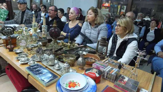 Balıkesir'de eski eşya meraklıları mezatta buluştu