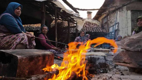 Balıkesir'de imece usulü kış hazırlıkları