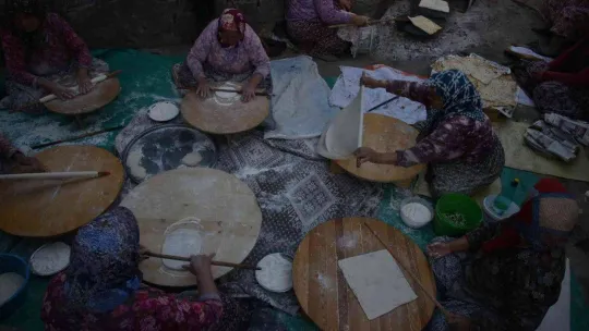 Balıkesir'de imece usulü kış hazırlıkları