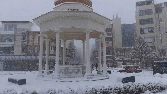 Balıkesir'de kar etkili olmaya devam ediyor