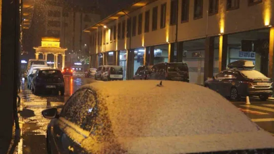 Balıkesir'de kar etkisini gösterdi