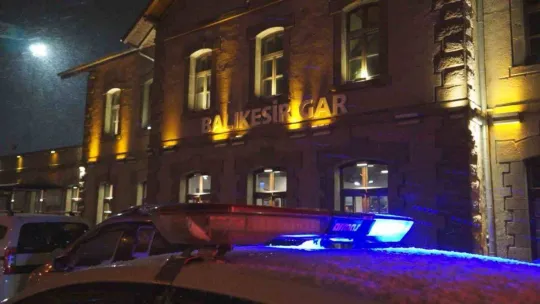 Balıkesir'de kar etkisini gösterdi