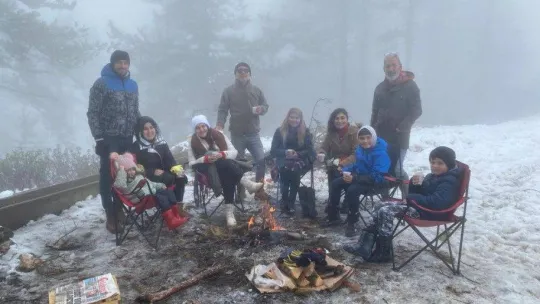 Balıkesir'de kar üstünde kamp keyfi