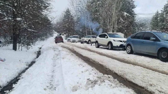 Balıkesir'de kar üstünde kamp keyfi