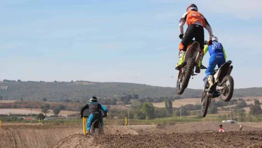 Balıkesir'de motokros şampiyonası tamamlandı, ödüller sahiplerini buldu