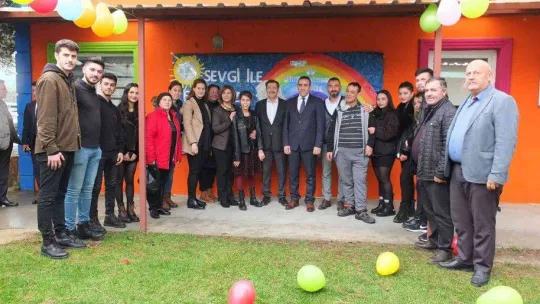 Balıkesir'de üniversiteliler engelli gençler için eğlence düzenledi