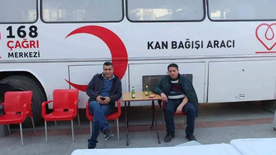 Balıkesir'de vatandaşlar kan bağışına koştu