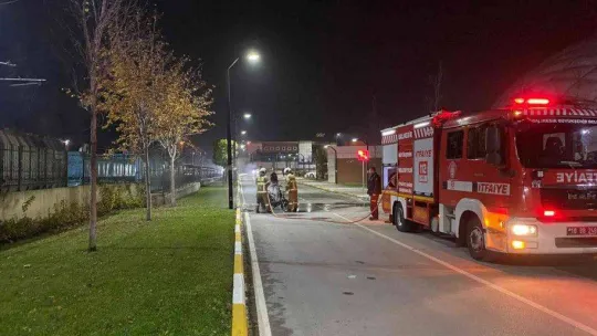 Balıkesir'de yanan motoru itfaiye ekipleri söndürdü