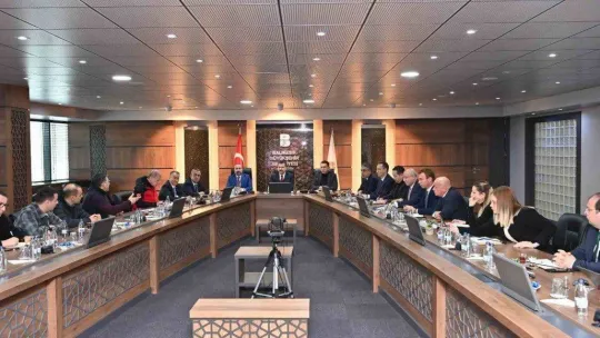 Balıkesir'den 39 araç ve 79 personel Osmaniye deprem bölgesine gidiyor