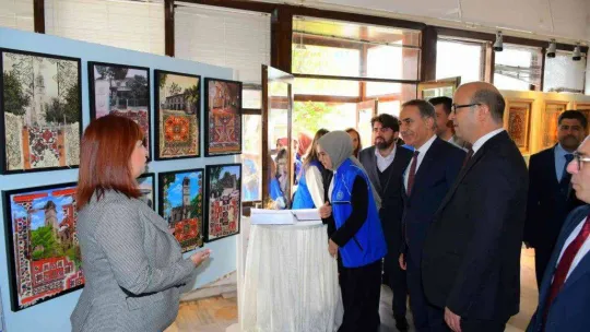 Balıkesir'in 100 yıllık halıları Balıkesir'de sergilendi