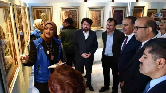 Balıkesir'in 100 yıllık halıları Balıkesir'de sergilendi