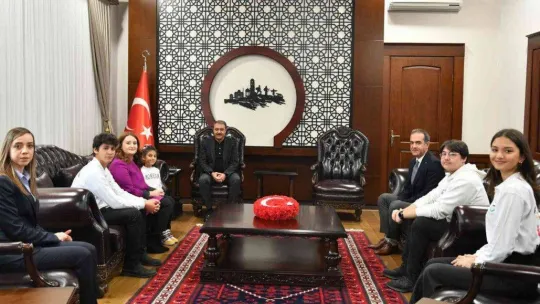 Balıkesir Valisi Hasan Şıldak, Çocuk Hakları Komitesini kabul etti