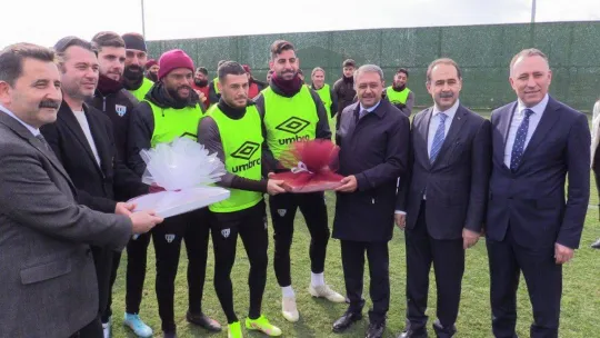 Balıkesir Valisi Hasan Şıldak, Bandırmaspor'a destek verdi