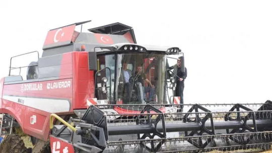 Balıkesir Valisi Şıldak Gönen'de çeltik hasadına katıldı