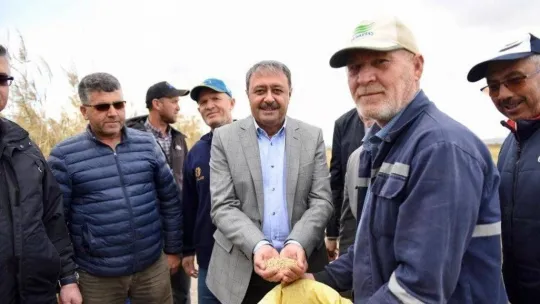 Balıkesir Valisi Şıldak Gönen'de çeltik hasadına katıldı