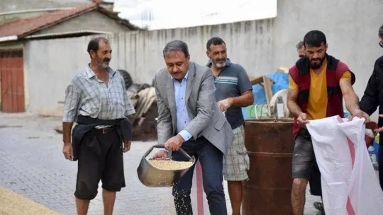 Balıkesir Valisi Şıldak Gönen'de çeltik hasadına katıldı
