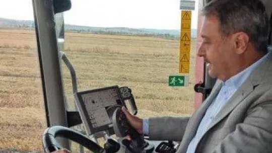 Balıkesir Valisi Şıldak Gönen'de çeltik hasadına katıldı